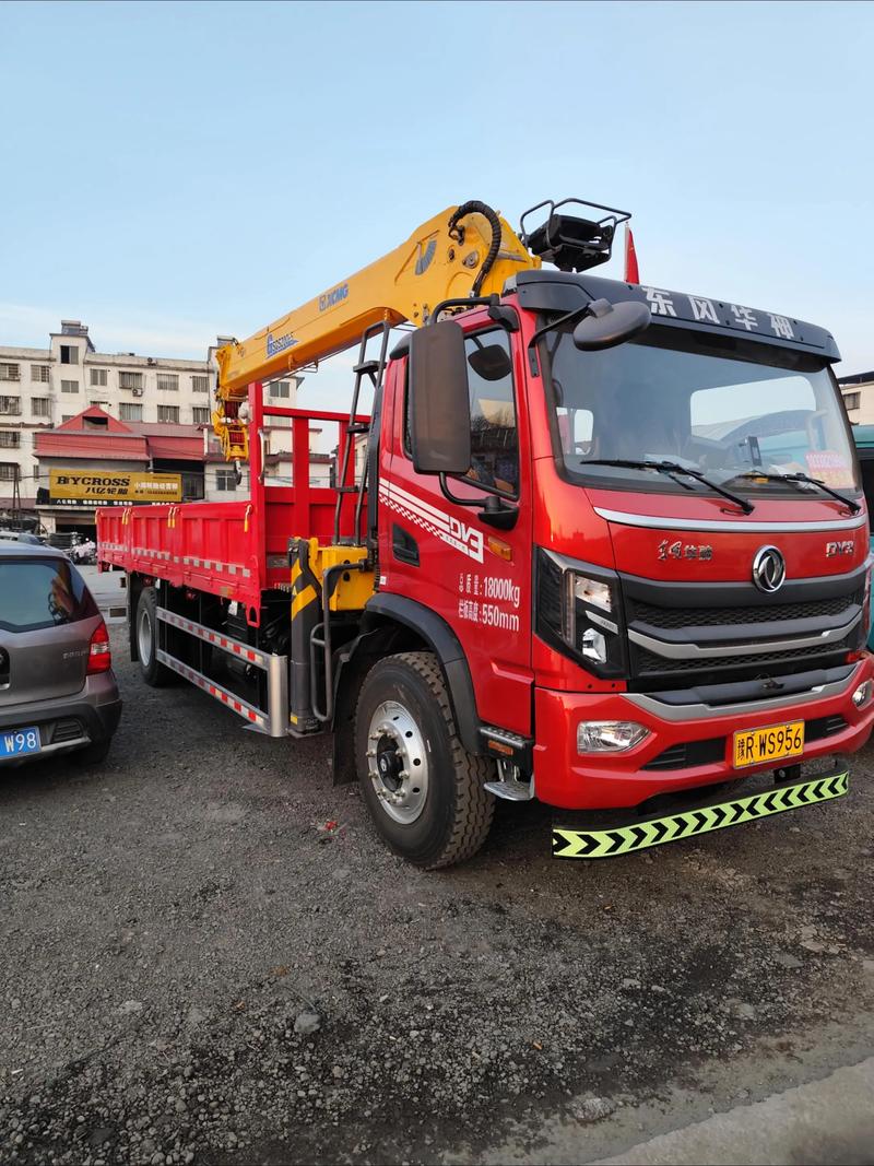 新購(gòu)八噸隨車(chē)吊，高效服務(wù)光伏運(yùn)輸