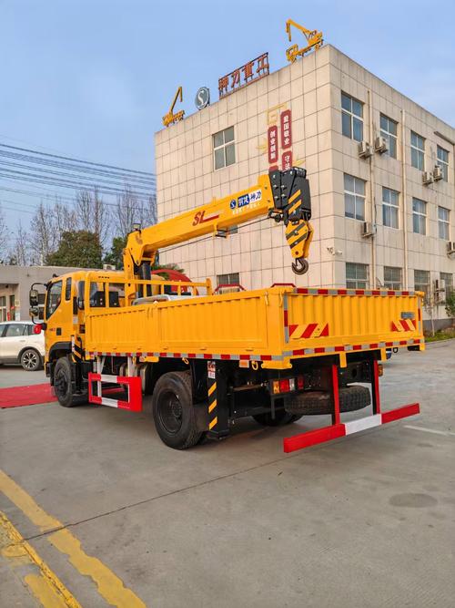 還在為隨車(chē)吊性能不夠強(qiáng)而苦惱？國(guó)六福田瑞沃大金剛單橋6.3噸隨車(chē)吊助你破局